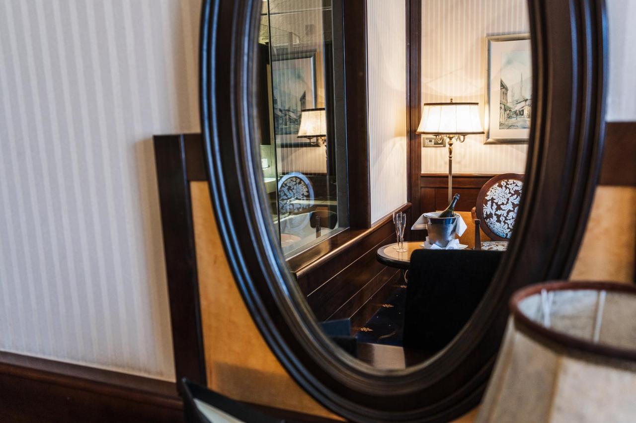 Hotel Europe Sarajevo Ngoại thất bức ảnh A convex mirror