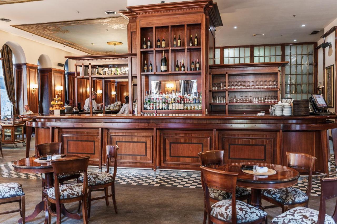Hotel Europe Sarajevo Ngoại thất bức ảnh The bar at the hotel