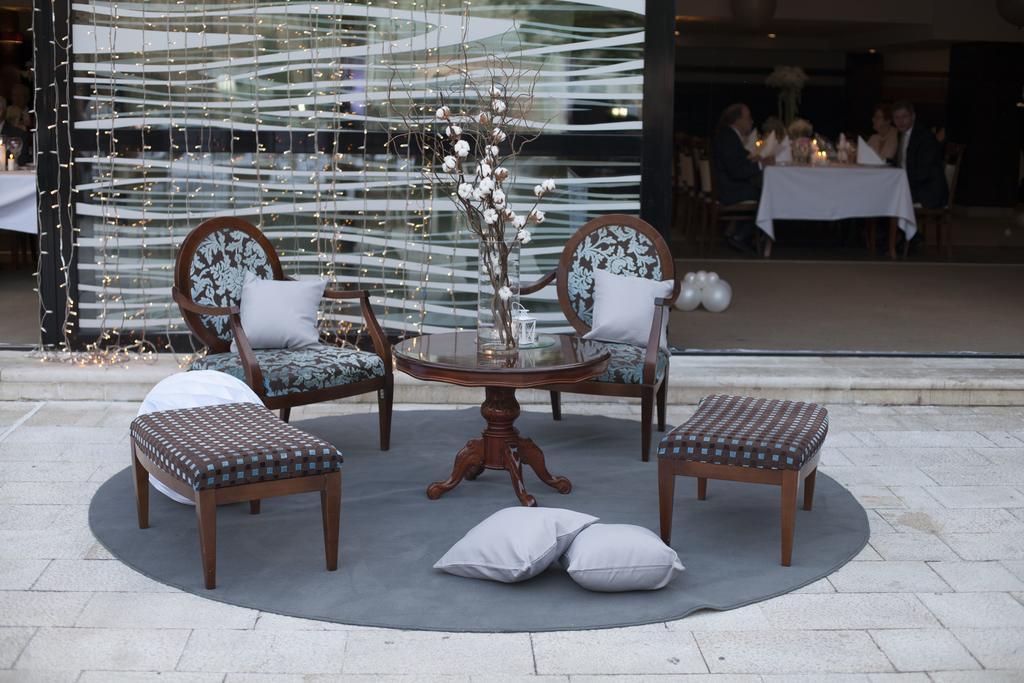 Hotel Europe Sarajevo Ngoại thất bức ảnh A set of furniture