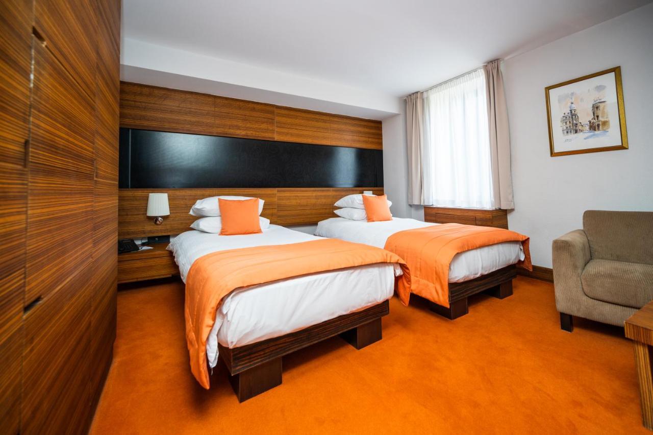 Hotel Europe Sarajevo Ngoại thất bức ảnh A room at the hotel