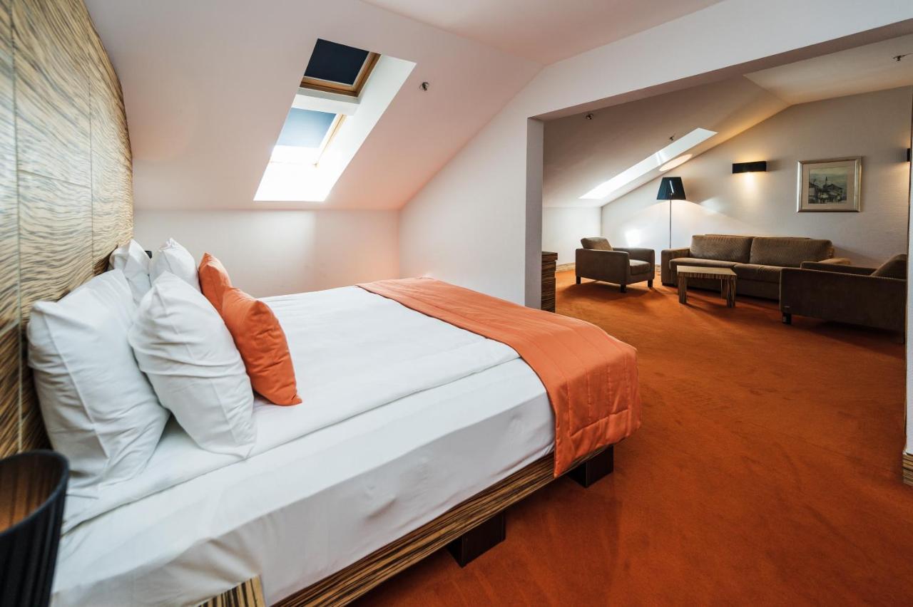 Hotel Europe Sarajevo Ngoại thất bức ảnh A room at the Hotel de la Tour