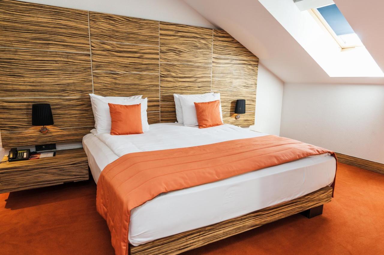 Hotel Europe Sarajevo Ngoại thất bức ảnh A bedroom
