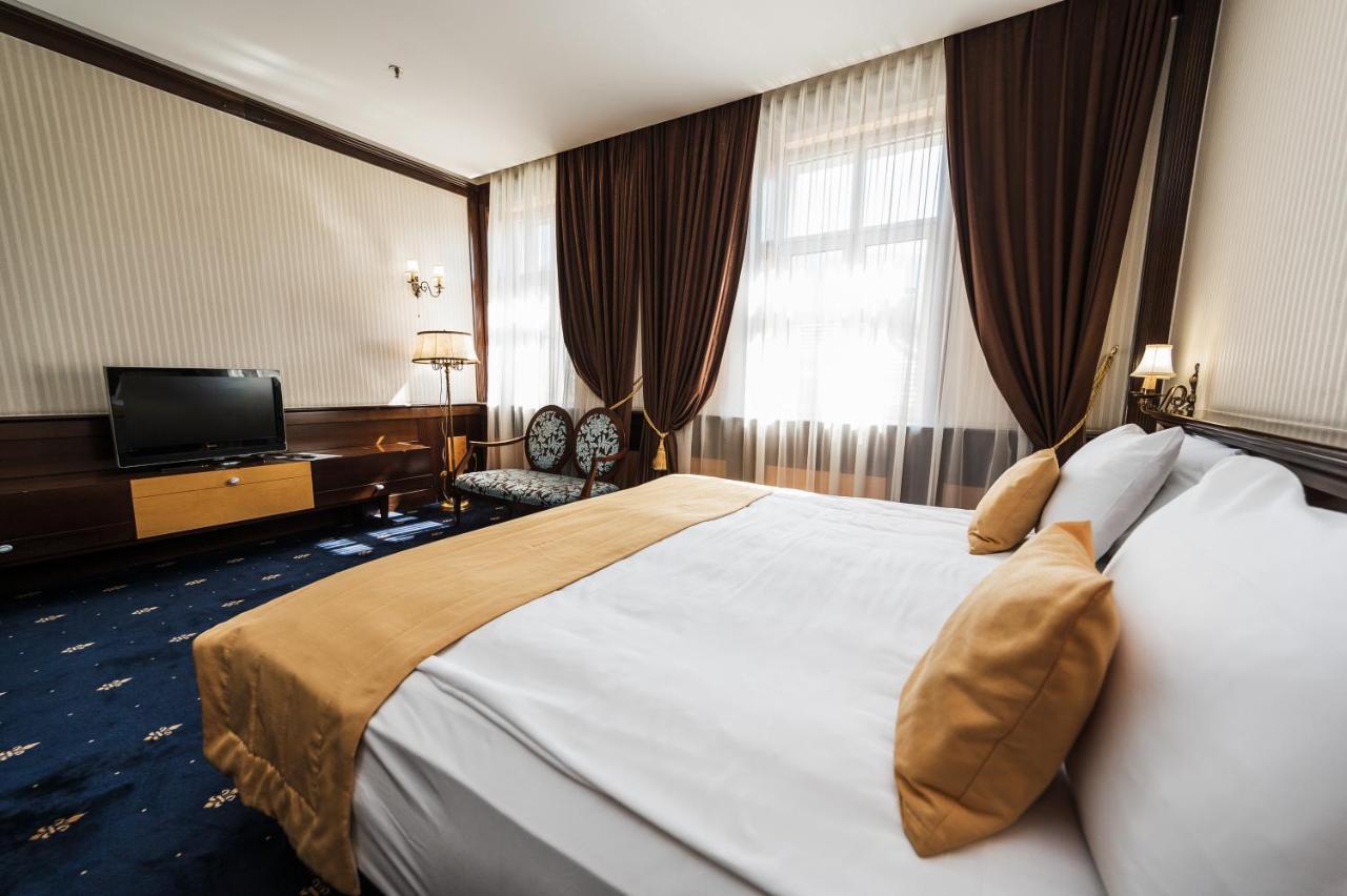 Hotel Europe Sarajevo Ngoại thất bức ảnh A bedroom in a hotel