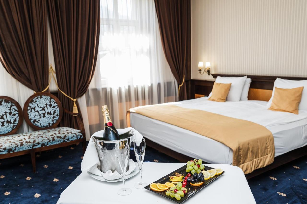 Hotel Europe Sarajevo Ngoại thất bức ảnh A hotel room