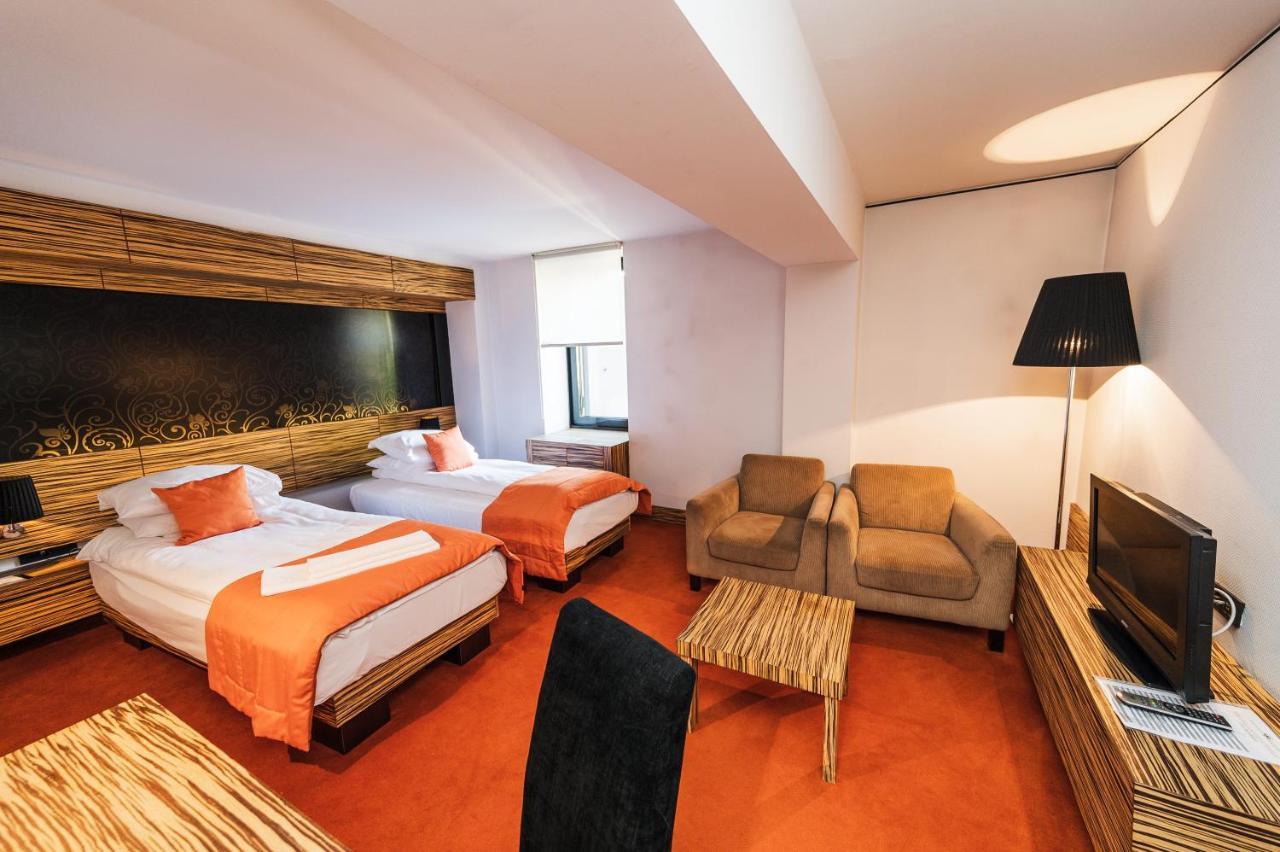 Hotel Europe Sarajevo Ngoại thất bức ảnh A room at the hotel