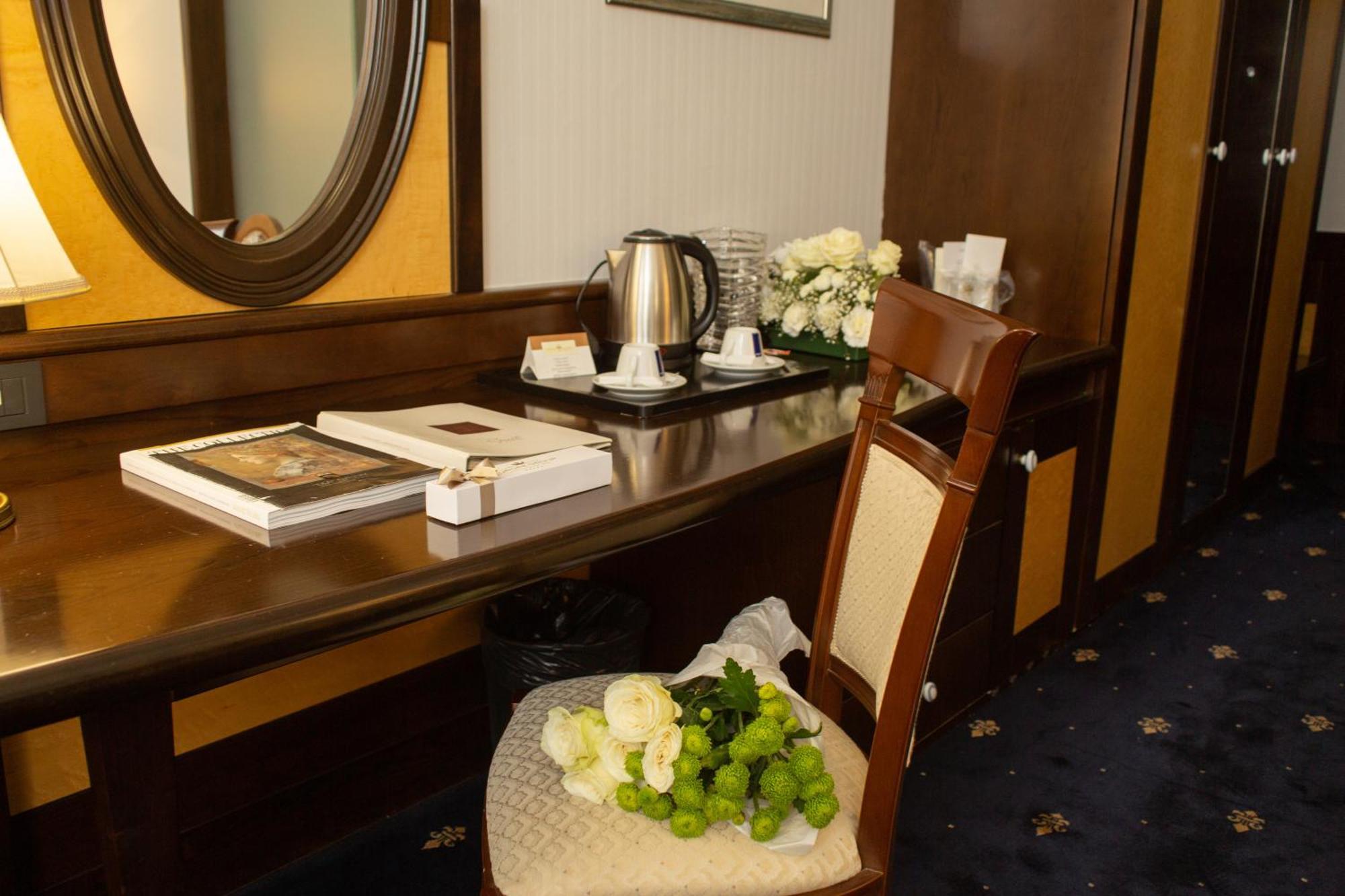 Hotel Europe Sarajevo Ngoại thất bức ảnh A hotel room in the Grand Hotel