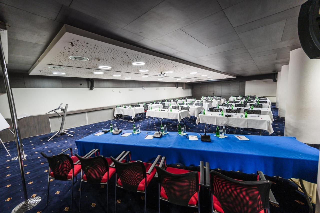Hotel Europe Sarajevo Ngoại thất bức ảnh The press conference room
